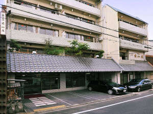 「東本願寺の門前宿として誕生　伝統と歴史に触れる　ホテル近江屋」の【外観】ようこそ！ホテル近江屋へ♪  