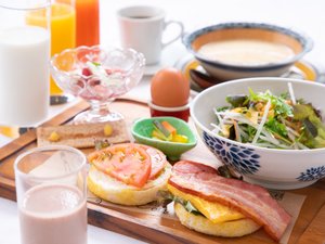 フレッシュ野菜と厚切りベーコンの食べごたえが魅力♪　朝ご飯をしっかり食べて元気に！