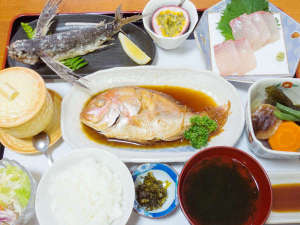 *【夕食一例】地元の食材を使った「屋久島地魚料理」