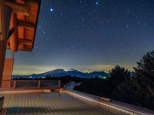 晴れた夜には、満天の星が広がります。星見露天をお楽しみください。