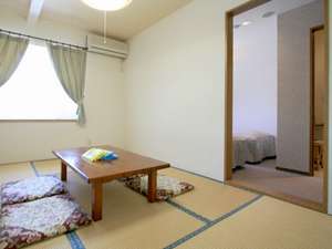 独立した2部屋がある和洋室はシャワールームも付いている