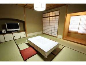 うこん・しこん博多駅の繁華街とは思えない静かさ!!8畳のお部屋です