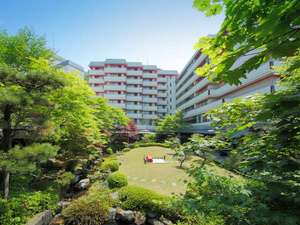 「鬼怒川グランドホテル　夢の季」の日本庭園からの全景