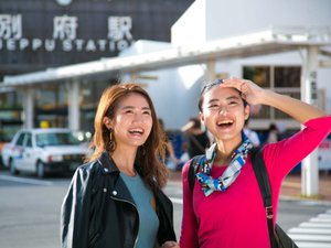 別府駅から徒歩5分で当館ホテルなぎさへ