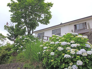 「那須温泉　旅館ニューおおたか」の【#外観】那須一標高の高い露天風呂に入れる宿です。どうぞごゆっくりお過ごし下さい。