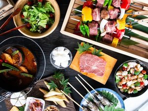 ・【グランピング・BBQ】ビーフと地元野菜の串焼きや、ダッチオーブン料理などご堪能いただけます