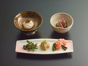 春の前菜。春のお野菜や山菜をお楽しみいただけます。