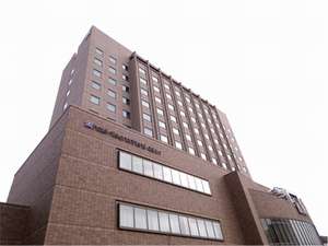 JR帯広駅南口出られてすぐ見上げるとホテルがあります。