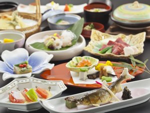 毎月内容が変わる会席料理！四季の食材が楽しめる不死王閣のスタンダードな会席料理です。