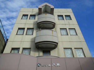 「ビジネスホテル八木」の*【外観】JR鷹ノ巣駅0分！秋田でのビジネスや観光拠点にどうぞ。