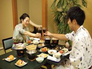 【食事処】ここでしか味わえないお料理の数々に会話も弾みます♪