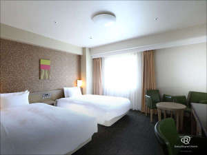 「ダイワロイネットホテル高松」の【ツインルーム】ベッドサイズは122×203cmを2台設置