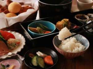 【和】と【洋】のどちらも楽しめる自慢の朝食。朝ごはんは、丹後の美味しいモノを食べたい方にオススメです