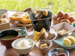 地元素材にこだわった、芳雲館自慢の厳選朝食。