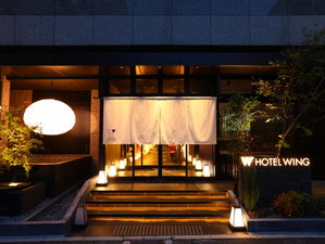 「ホテルウィングインターナショナル京都四条烏丸」のエントランス