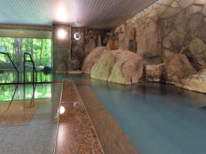 【大自然の湯「川の囁き」】岩をテーマとした大浴場で温泉を堪能