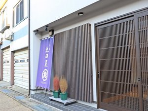 「池田屋旅館」の*［外観／シャッター付ガレージ］シャッター付ガレージ完備！大切なバイクも雨風しのげて安心です