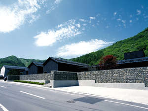 「小樽旅亭　藏群」の【外観】建築家・中山眞琴氏が設計した小樽の蔵の宿『蔵群』。