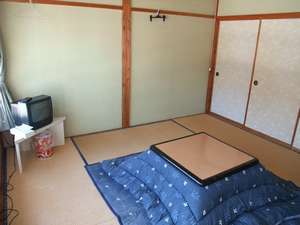 ８畳のこたつのある部屋