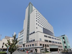 「ホテルグリーンパーク津」の【外観】JR・近鉄津駅東口より徒歩1分。