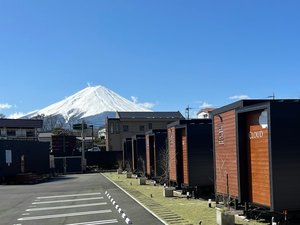 「ムーンライトヴィラ河口湖大橋」の敷地内から富士山が臨めます。