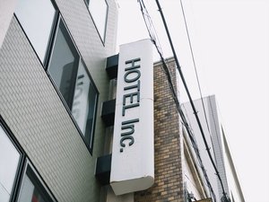 「ＨＯＴＥＬ　Ｉｎｃ．」の屋外看板