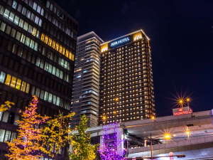 「アパホテル＆リゾート〈御堂筋本町駅タワー〉」の外観