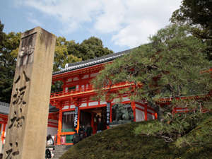 八坂神社(徒歩1分)