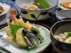 瀬戸内の旬の魚介と山菜を使った手作り料理