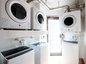 施設◆洗濯機、乾燥機は3泊以上のご宿泊で1回無料でご利用いただけます！