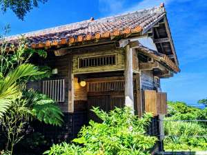 「別邸　山猫」の本部富士の麓、緑と空と海。沖縄の魅力を凝縮した、どこか懐かしい隠れ家宿。