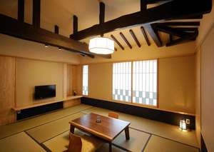 客室【川(KAWA)】2017年7月、築250年の建屋を建築家の手によって和モダンにリノベーション。