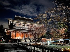 僧侶たちの声明が響く金峯山寺の夜間拝観・・・