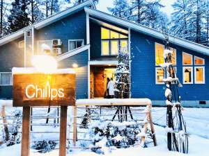 「Ｃｈｉｌｌｐｓ」のグレーブルーの外壁が目印です☆