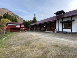 「そばの宿　まるみの湯」の駐車場