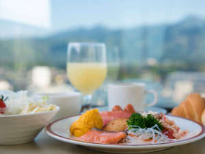 【朝食】眺めがいいレストランで朝食を