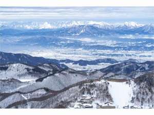 東館山山頂よりホテルを望む