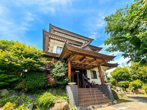 「お城の民宿　花ぐるま」の#外観_最寄り駅徒歩で15分、日立北ICから車で2分の好立地♪お城の外観が目印です！