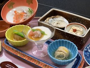 *【夕食一例】季節の食材を散りばめた、目でも舌でも楽しめるお料理をご用意いたします