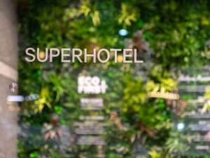 「スーパーホテル仙台・広瀬通り　天然温泉　弦月の湯」の緑の癒し空間がお出迎え！