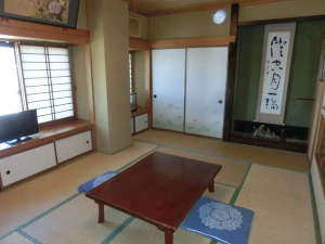 ３階・和室１０畳のお部屋です。