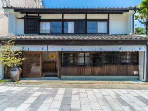 「４Ｓ　ＳＴＡＹ　阿波池田　本町通り」の築100年以上の歴史ある伝統的な商家・旧勝端邸をリノベーションした自慢の古民家宿です
