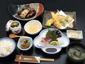 【ちょっと豪華な夕食メニュー】天ぷらとお刺身の付いた人気のメニュー♪
