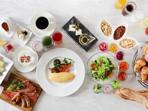 「ＡＮＡクラウンプラザホテル岡山」の最上階でお召し上がりいただけるご朝食は、ブッフェ形式でご用意いたしております。※写真はイメージです。
