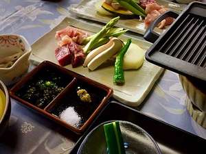 熊野牛と地鶏、季節の野菜を鉄板焼きで