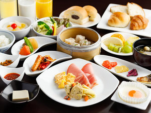 　【朝食ブッフェ】岩手県産食材を中心とした約60種類のメニューをお楽しみください。
