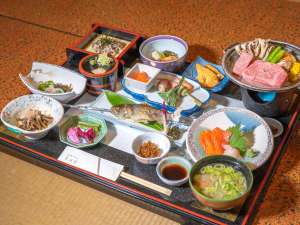 ボリューム満点の夕食　奥飛騨の郷土料理をふんだんに味わえる！