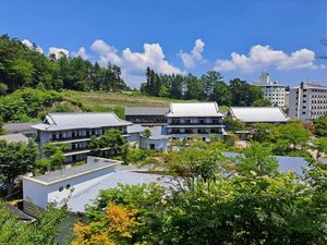 「草津温泉　草津ホテル1913」の宿全体木造3階建て、1913年創業