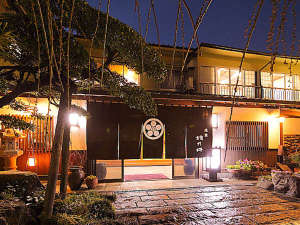 「菊池温泉　城乃井旅館」の・昭和32年創業の昔ながらの旅館。気さくな女将たちが皆様のお越しをお待ちしております