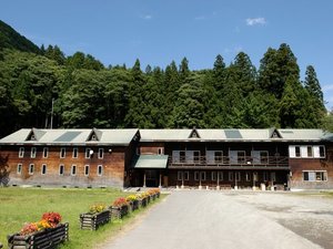 「秋山郷結東温泉かたくりの宿」の昔の学校が旅館になった！秋山郷を楽しむ拠点としてご利用下さい